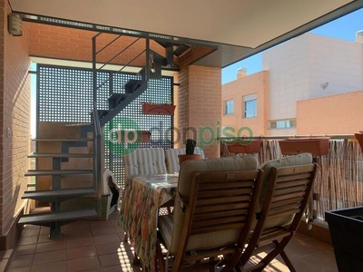 Dúplex en alquiler en Yebes - Valdeluz de 3 habitaciones con terraza y piscina