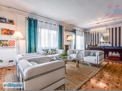 Exclusivo y lujoso piso amueblado de 150 m2 3 dormitorios y terraza, próximo al metro Plaza Castilla