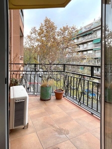Piso de 4 habitaciones en el barrio de Porta. finca con ascensor y posibilidad de parking en Barcelona