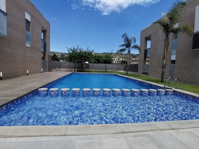 Piso en alquiler en Casco Antiguo de 2 habitaciones con terraza y piscina