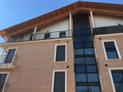 Piso en venta en Santurde de Rioja de 3 habitaciones con terraza y garaje