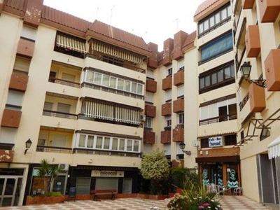 Piso en venta en Zona Hispanidad-Vivar Téllez de 4 habitaciones con terraza y balcón