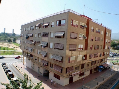 Venta de piso en Pueblo Poniente de 2 habitaciones con terraza y balcón