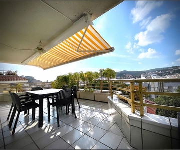 Alquiler de piso en calle Enric Claudi Girbal de 3 habitaciones con terraza y garaje