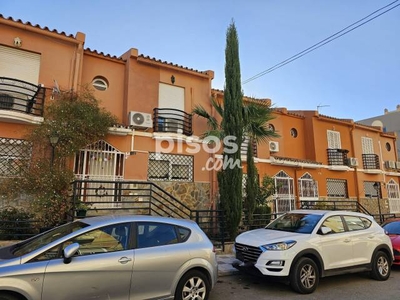 Chalet adosado en venta en Calle de los Ficus