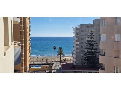Fantástico apartamento en segunda línea de playa con vistas al mar en Torreblanca baja.