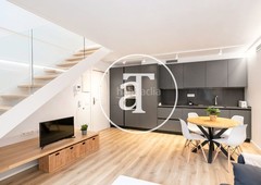 Alquiler piso dúplex amueblado de alquiler temporal con 2 habitaciones dobles en Barcelona