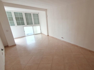 Piso en venta en Calle Cristóbal Colón, Reyes Católicos