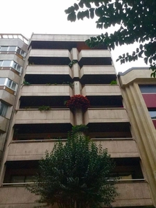 Alquiler de piso en calle Bolivia de 4 habitaciones con terraza y garaje