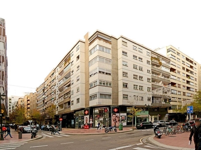 Alquiler de piso en calle De Francisco de Vitoria de 3 habitaciones con terraza y balcón