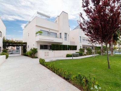 Bungalow en venta en La Veleta, Torrevieja, Alicante