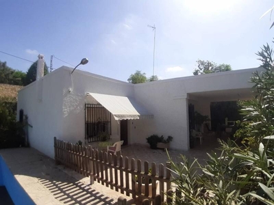 Casa con terreno en Hondon de las Nieves