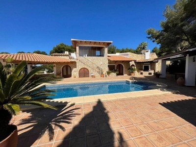 Casa con terreno en Moraira