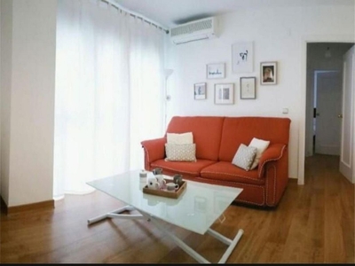 Piso en alquiler en calle Estepona de 2 habitaciones con muebles y aire acondicionado