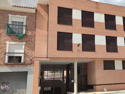 Piso en alquiler en Santo Domingo-Caudilla de 2 habitaciones con garaje y jardín