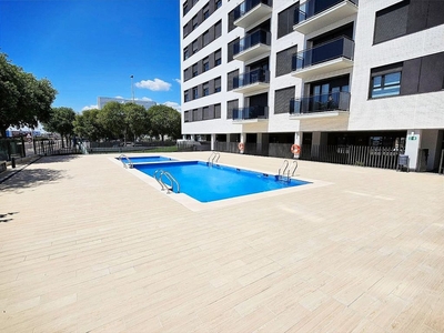 Piso en venta en Sur de 4 habitaciones con terraza y piscina