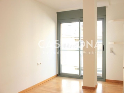 Apartamento con 3 habitaciones con ascensor, calefacción y aire acondicionado en Barcelona
