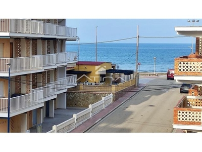 Apartamento con vistas al mar situado en 2ª línea playa de Piles a solo 50 metros del mar