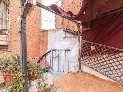 Casa de pueblo en una sola planta, en venta , con 60m2 y 2 habitaciones y 1 baño. en Badalona