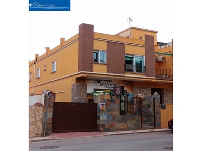 Casa en esquina con garaje y terrazas próxima Hospital Carlos Haya
