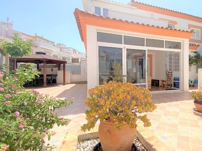 Chalet en venta en Playa Flamenca, Orihuela, Alicante