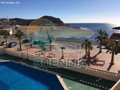 COQUETO APARTAMENTO EN PLANTA BAJA CON PISCINA COMUNITARIA Y EN PRIMERA LÍNEA DE PLAYA