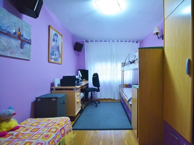Piso con 2 habitaciones con aire acondicionado en Santa Coloma de Gramenet