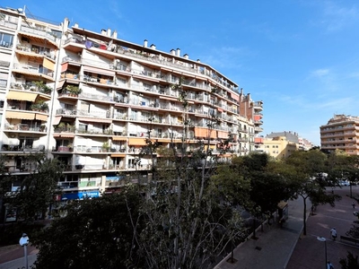 Piso de 110m soleado en Sant Antoni Barcelona