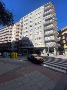 Alquiler de piso en Garrido Sur - Estación Sur de 3 habitaciones con muebles y balcón