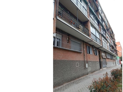 Vivienda de 3 dormitorios con terraza en Madrid