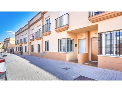 Venta Casa adosada en Calle REINO UNIDO Lebrija. Buen estado 112 m²