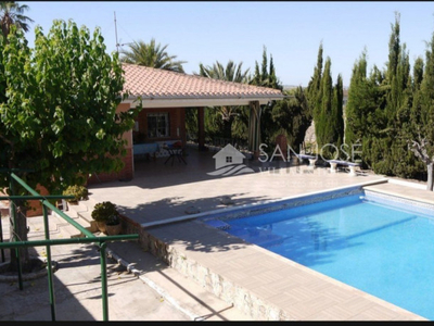 Chalet en venta en Agost