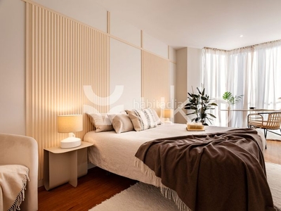 Alquiler apartamento de 3 habitaciones con piscina, parking y gimnasio en almagro en Madrid