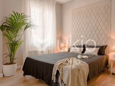 Alquiler apartamento de 3 habitaciones con terraza en salamanca en Madrid