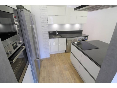 Alquiler piso con moderna reforma de 3 habitaciones, balcon , 2 baños en Sant Antoni en Barcelona