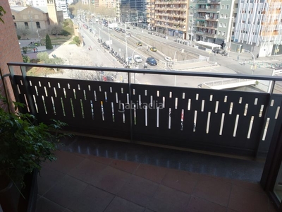 Alquiler piso soleado piso reformado con terraza, fantásticas vistas y opción de párking en Barcelona