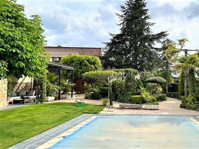 Casa con 3 habitaciones con parking, piscina y calefacción en Campo Real
