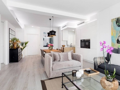 Exclusivo apartamento de 3 dormitorios con diseño moderno en Madrid