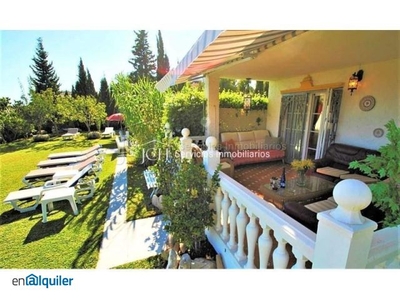 Lujosa Villa independiente en alquiler con piscina jardín y garaje, Mijas costa