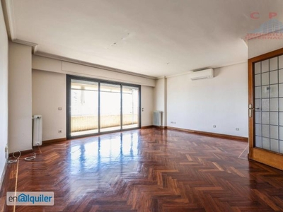 Magnífico y luminoso piso sin amueblar, de 143 m2 y 3 dormitorios, próximo al metro Bambú.