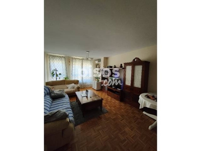 Piso en venta en Avenida San Froilan, 40