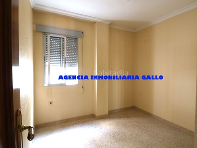 Piso en venta en el trébol con ascensor en Juan XXIII - Rochelambert Sevilla