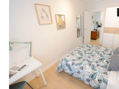 Se alquila habitación en piso de 3 dormitorios en Bilbao