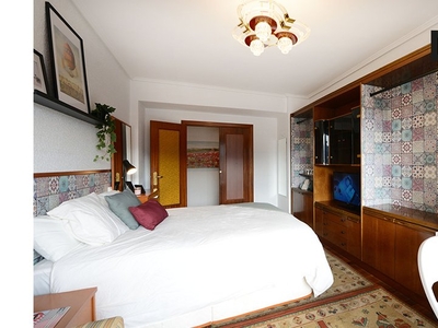 Se alquila habitación en piso de 4 habitaciones en Bilbao