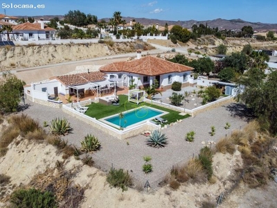 Villa en Venta en Albox, Almería