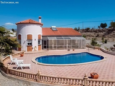Villa en Venta en Cantoria, Almería