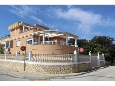 Villa en venta en la playa de Oliva