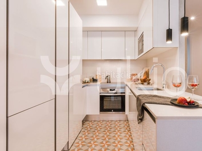 Alquiler apartamento piso de 2 dormitorios con terraza en sant antoni en Madrid