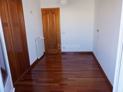 Alquiler ático en calle de Ibiza 26 ático con 3 habitaciones con ascensor, calefacción y aire acondicionado en Madrid