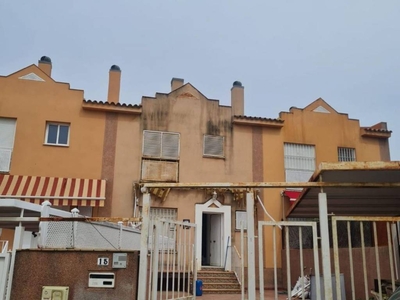 Alquiler Casa adosada en Poseidon 15 Mairena del Aljarafe. Buen estado plaza de aparcamiento con balcón 108 m²